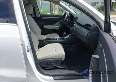 2022 Audi Q3 Premium Plus 40 Tfsi Quattro Tiptronic z USA, uszkodzony, nr VIN WA1BUCF36N1138119